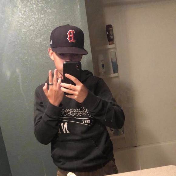 Meet your Posher, Josue - Picture 1 of 1